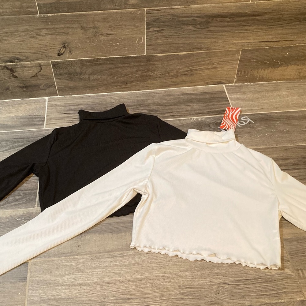 Women’s Solid TurtleNeck | Size Large
